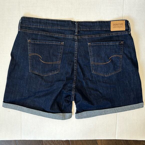 Levi’s Signature Mid Rise Denim Shorts Women's Size 18 - Picture 9 of 9